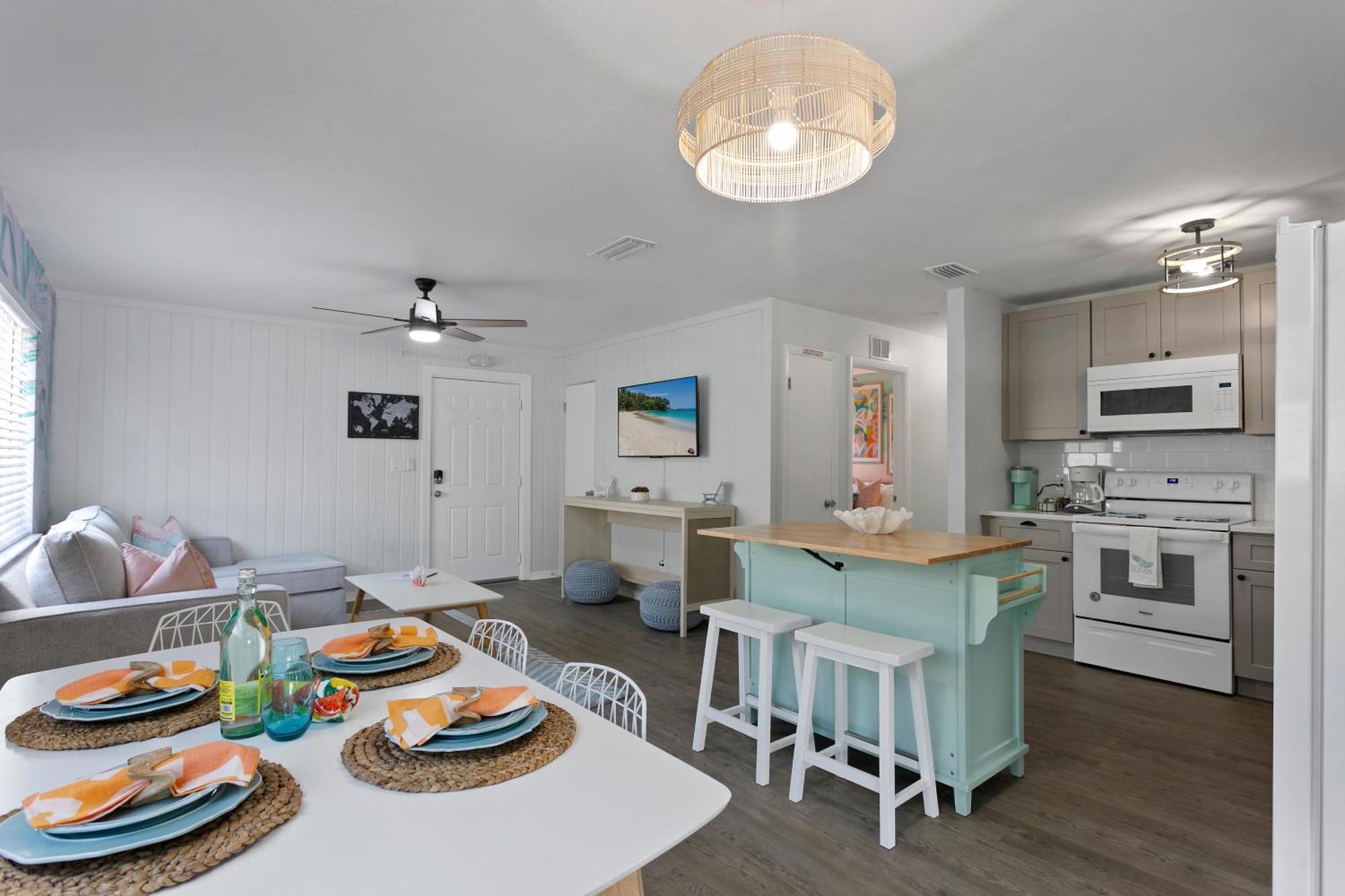 5 Min Beaches~mini Golf~pool Table~pets~king Bed + * Largo