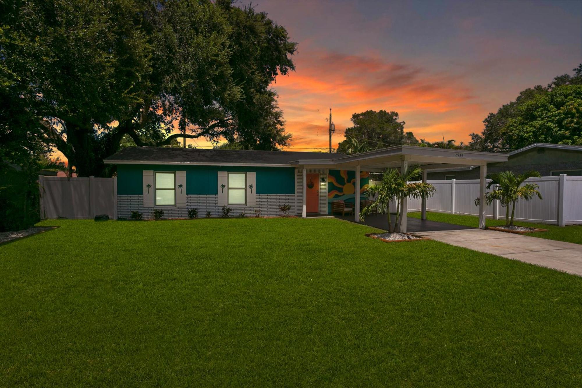 5 Min Beaches~mini Golf~pool Table~pets~king Bed + * Largo