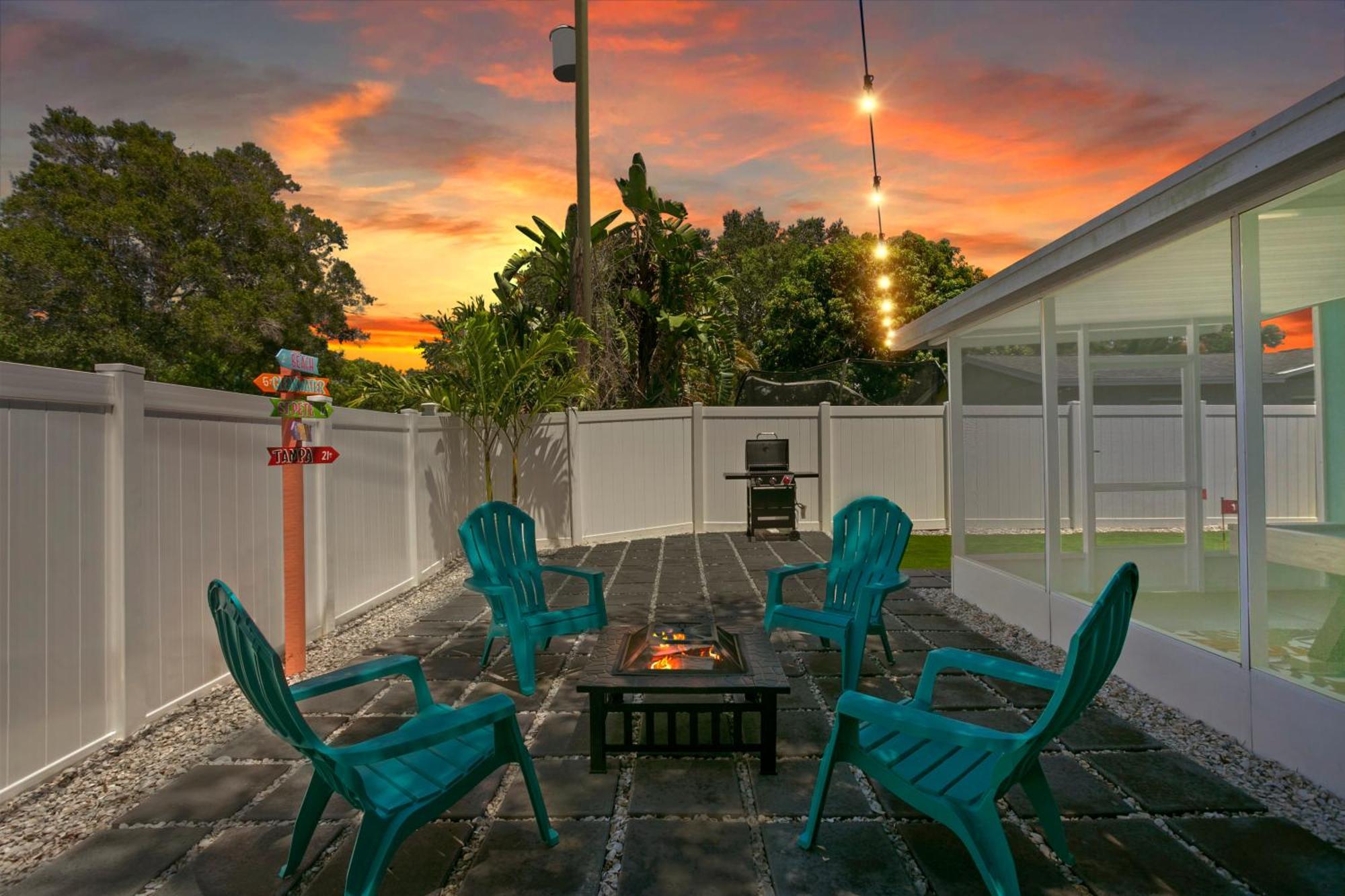 5 Min Beaches~mini Golf~pool Table~pets~king Bed + Ferienhaus